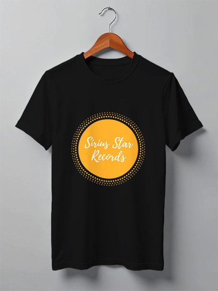 Заказать мужскую футболку в Москве. Футболка классическая Label от EDM Clothes - готовые дизайны и нанесение принтов.