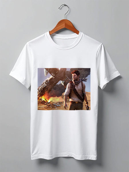 Заказать мужскую футболку в Москве. Футболка классическая Uncharted от GeekFox  - готовые дизайны и нанесение принтов.