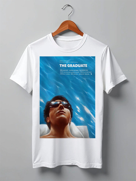 Заказать мужскую футболку в Москве. Футболка классическая Выпускник / The Graduate от kino.printio.ru - готовые дизайны и нанесение принтов.