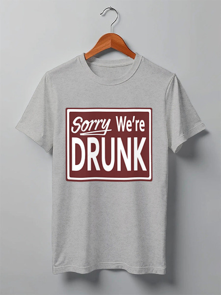 Заказать мужскую футболку в Москве. Футболка классическая Sorry We're drunk от Hangover - готовые дизайны и нанесение принтов.
