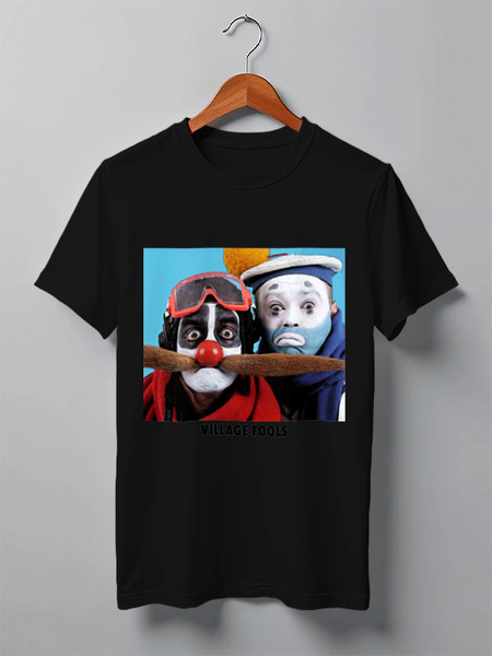 Заказать мужскую футболку в Москве. Футболка классическая Village fools от Design Ministry - готовые дизайны и нанесение принтов.
