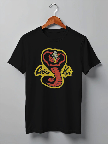Заказать мужскую футболку в Москве. Футболка классическая Cobra Kai от skynatural - готовые дизайны и нанесение принтов.