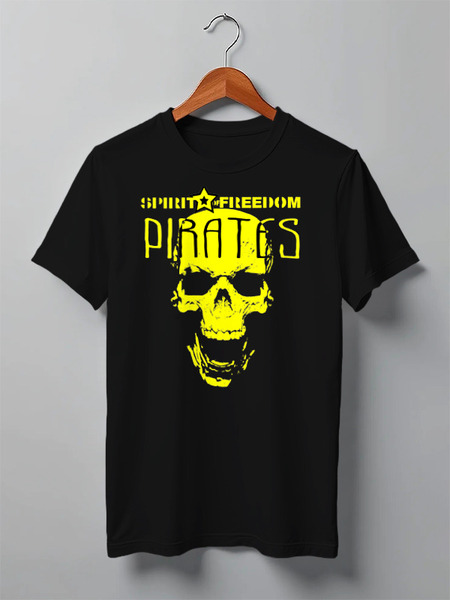 Заказать мужскую футболку в Москве. Футболка классическая PIRATES.Spirit of freedom ! от Алексс Неро - готовые дизайны и нанесение принтов.