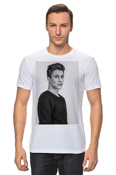 Заказать мужскую футболку в Москве. Футболка классическая Loik Nottet от Eliza - готовые дизайны и нанесение принтов.
