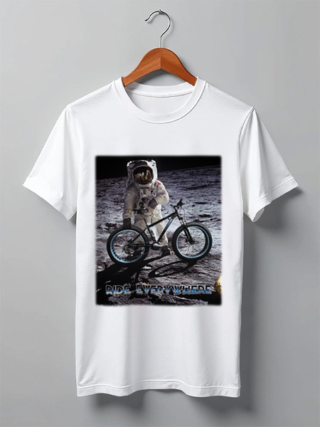 Заказать мужскую футболку в Москве. Футболка классическая Ride Everywhere от white_irbis - готовые дизайны и нанесение принтов.