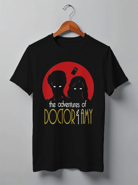 Заказать мужскую футболку в Москве. Футболка классическая Doctor & Amy от skynatural - готовые дизайны и нанесение принтов.