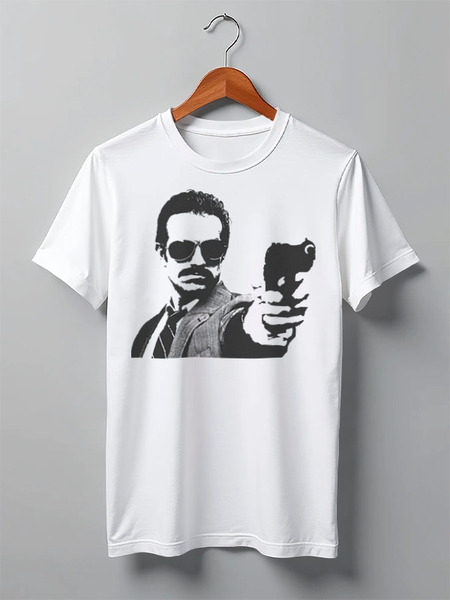Заказать мужскую футболку в Москве. Футболка классическая Gun Man T-shirt от Hangover - готовые дизайны и нанесение принтов.