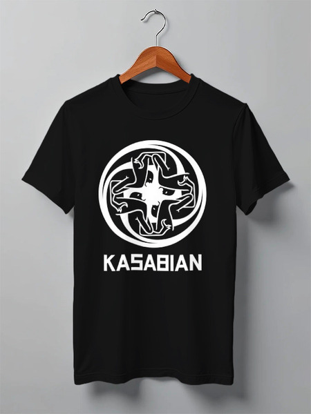 Заказать мужскую футболку в Москве. Футболка классическая Kasabian от geekbox - готовые дизайны и нанесение принтов.