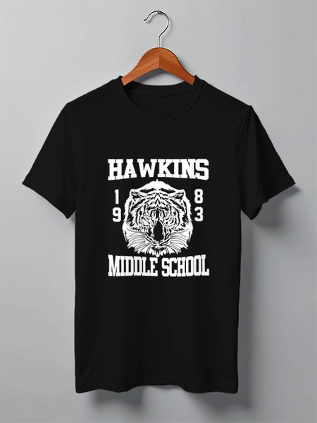 Заказать мужскую футболку в Москве. Футболка классическая Hawkins middle school от zamza - готовые дизайны и нанесение принтов.