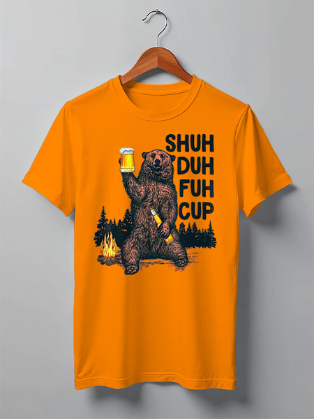 Заказать мужскую футболку в Москве. Футболка классическая Shuh Duh Fuh Cup Bear Drinking Beer Camping от balden - готовые дизайны и нанесение принтов.