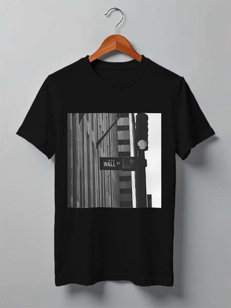 Заказать мужскую футболку в Москве. Футболка классическая Wall st tee от Vicky - готовые дизайны и нанесение принтов.