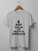 Заказать мужскую футболку в Москве. Футболка классическая Keep calm and believe in sherlock holmes от Celluloid - готовые дизайны и нанесение принтов.