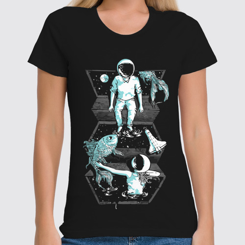 Заказать женскую футболку в Москве. Футболка классическая Космос, рыбы от coolmag - готовые дизайны и нанесение принтов.