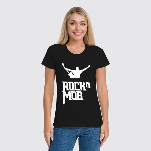 Заказать женскую футболку в Москве. Футболка классическая Rocknmob от accs@rocknmob.com - готовые дизайны и нанесение принтов.