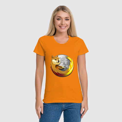 Заказать женскую футболку в Москве. Футболка классическая DOGE FIREFOX от Jimmy Flash - готовые дизайны и нанесение принтов.