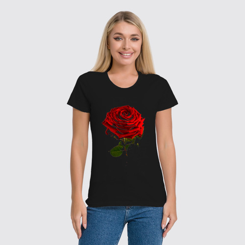 Заказать женскую футболку в Москве. Футболка классическая красная роза от solntse - готовые дизайны и нанесение принтов.