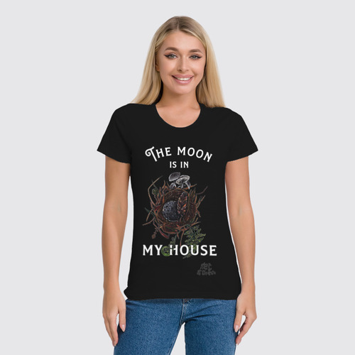 Заказать женскую футболку в Москве. Футболка классическая The moon is in my house от lyakmynd - готовые дизайны и нанесение принтов.