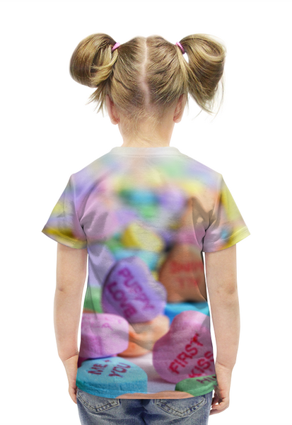 Заказать детскую футболку в Москве. Футболка с полной запечаткой для девочек Сердечки от FireFoxa - готовые дизайны и нанесение принтов.