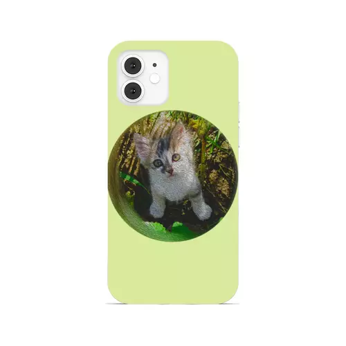 Заказать чехол для iPhone 12/12 Pro/12 Mini в Москве. Чехол для iPhone 12, объёмная печать Маленький котенок среди травы, на природе от Margarita Lyr  - готовые дизайны и нанесение принтов.