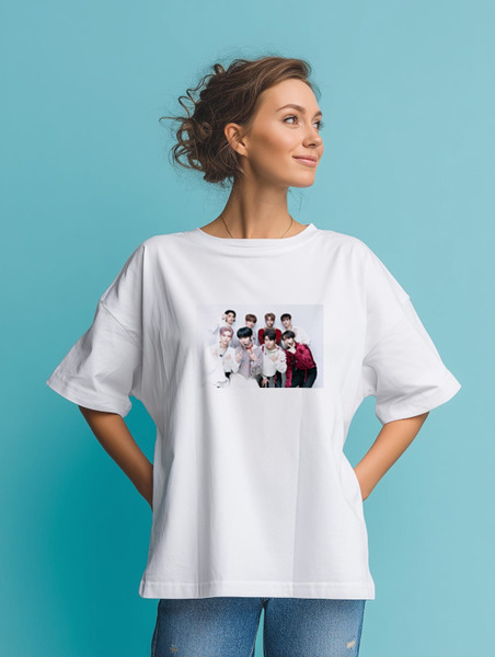 Заказать мужскую футболку в Москве. Футболка оверсайз Stray kids от Александр Серебренников - готовые дизайны и нанесение принтов.