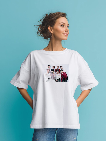 Заказать мужскую футболку в Москве. Футболка оверсайз Stray kids от Александр Серебренников - готовые дизайны и нанесение принтов.