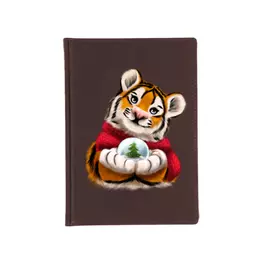 Заказать ежедневник в Москве. Ежедневник недатированный Тигр со снежным шаром от tigerda  - готовые дизайны и нанесение принтов.