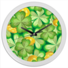 Заказать часы для офиса в Москве. Часы круглые из пластика Клевер & монеты от IrinkaArt  - готовые дизайны и нанесение принтов.