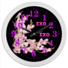 Заказать часы для офиса в Москве. Часы круглые из пластика EXO розовые цветы от nionilla - готовые дизайны и нанесение принтов.