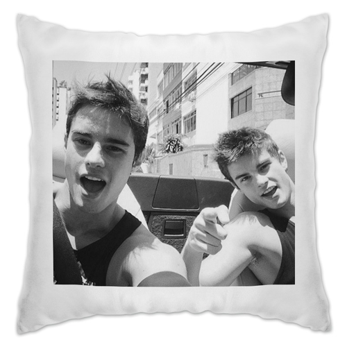 Заказать подушку в Москве. Подушка Sexy Boys от jpeg - готовые дизайны и нанесение принтов.