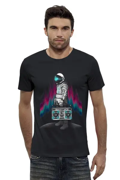Заказать мужскую футболку в Москве. Футболка базовая Космонавт с магнитофоном от printik - готовые дизайны и нанесение принтов.