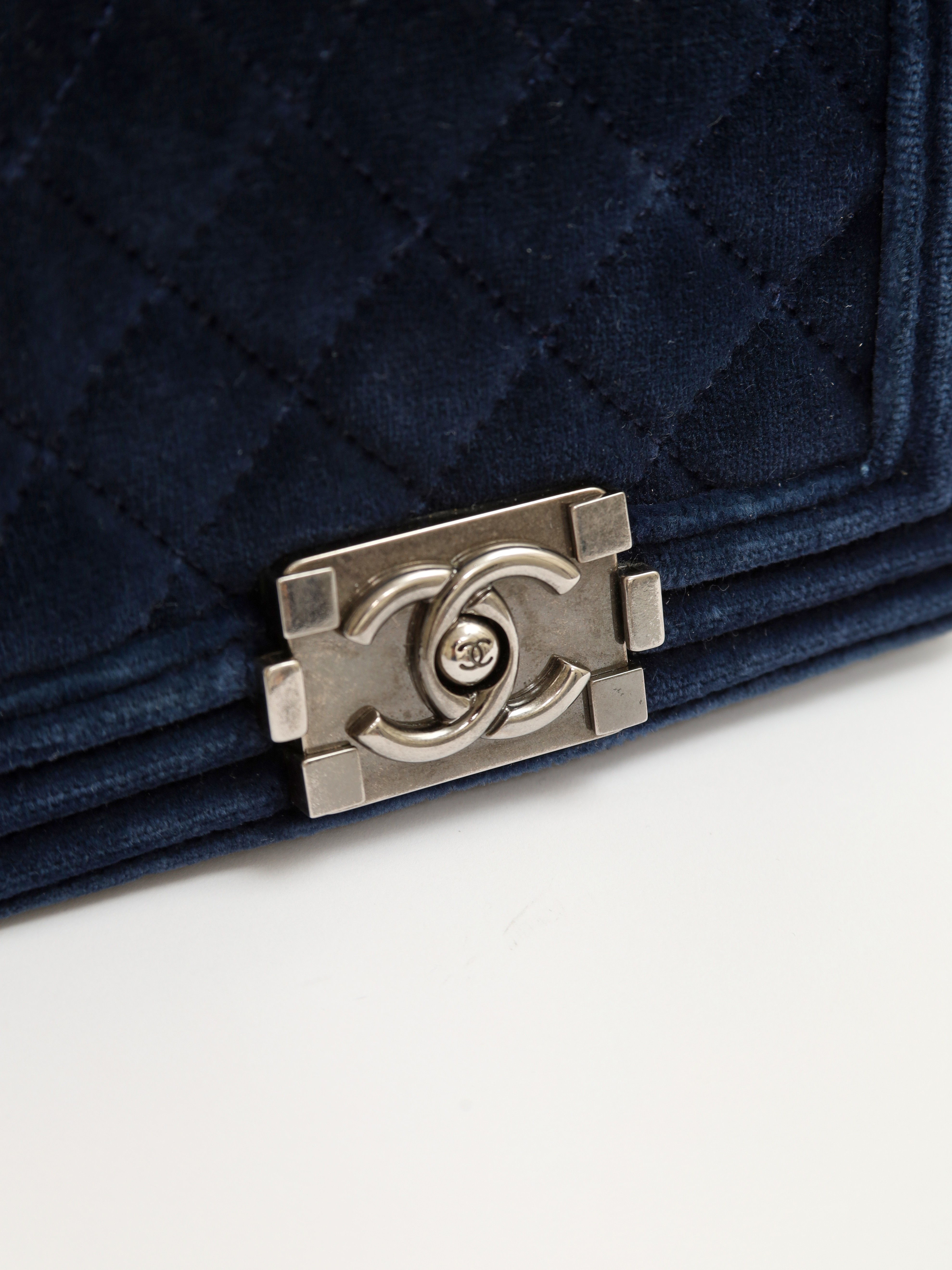 Chanel Boy 9