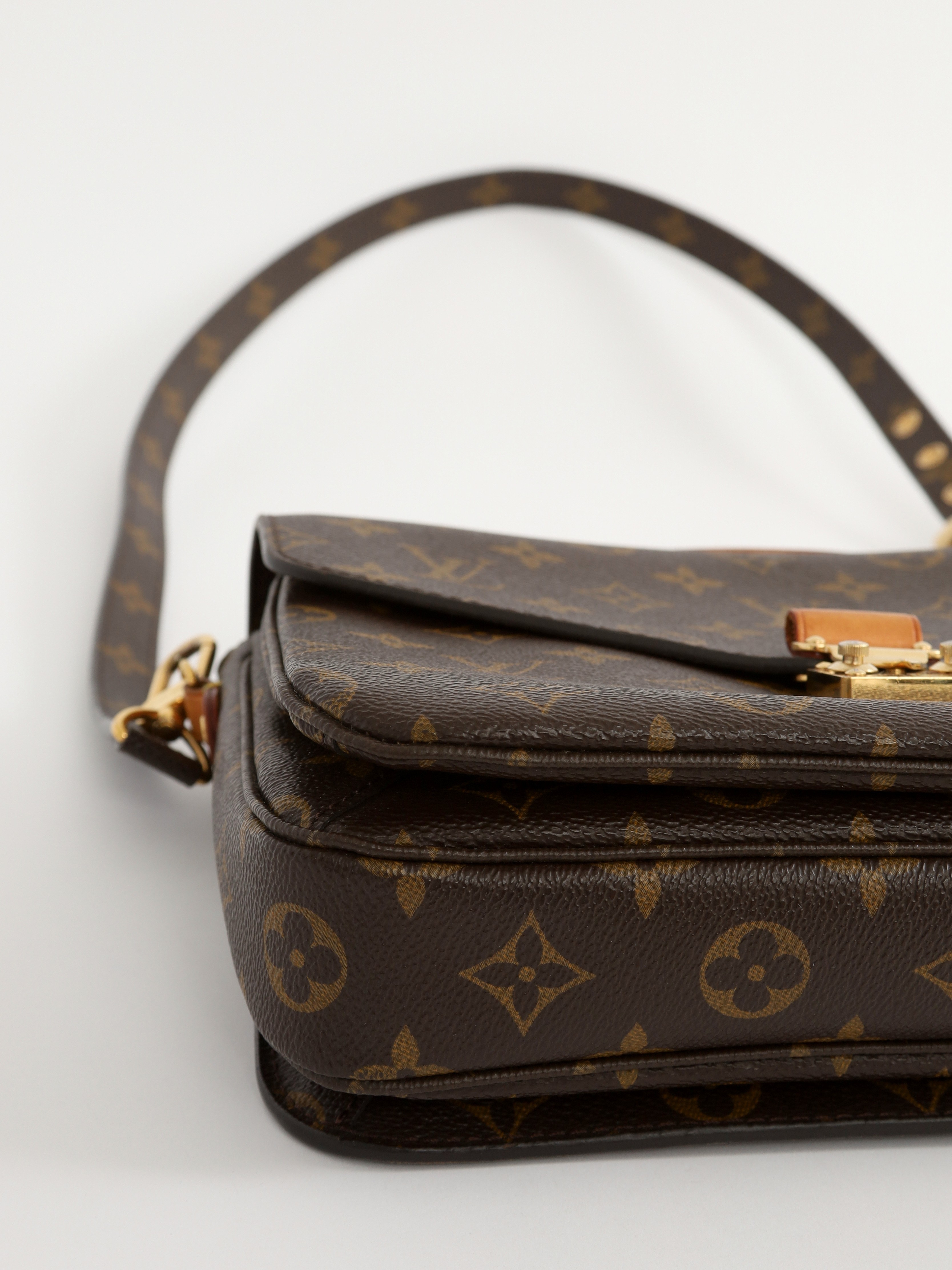 Louis Vuitton Pochette Metis 8