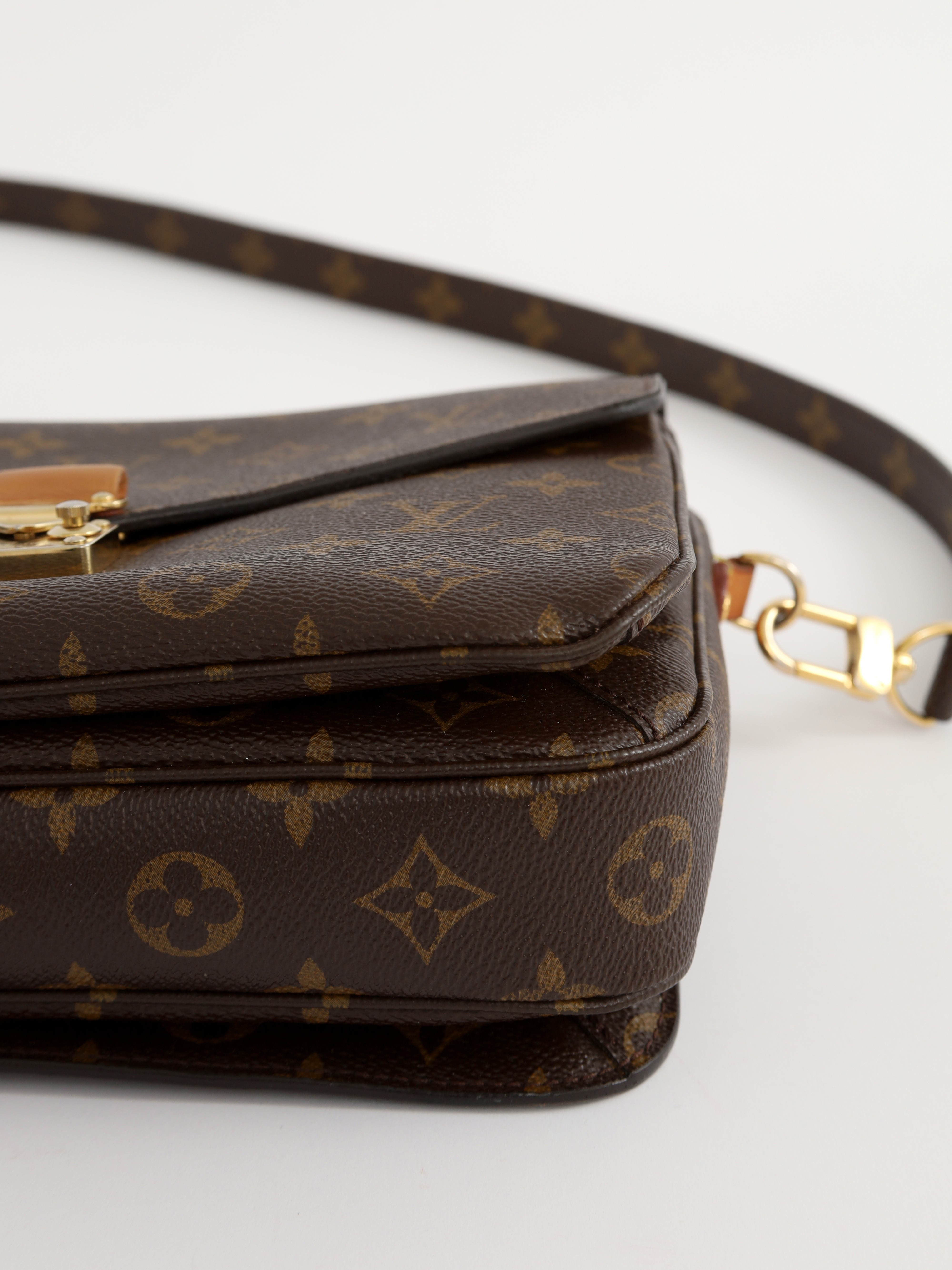 Louis Vuitton Pochette Metis 8