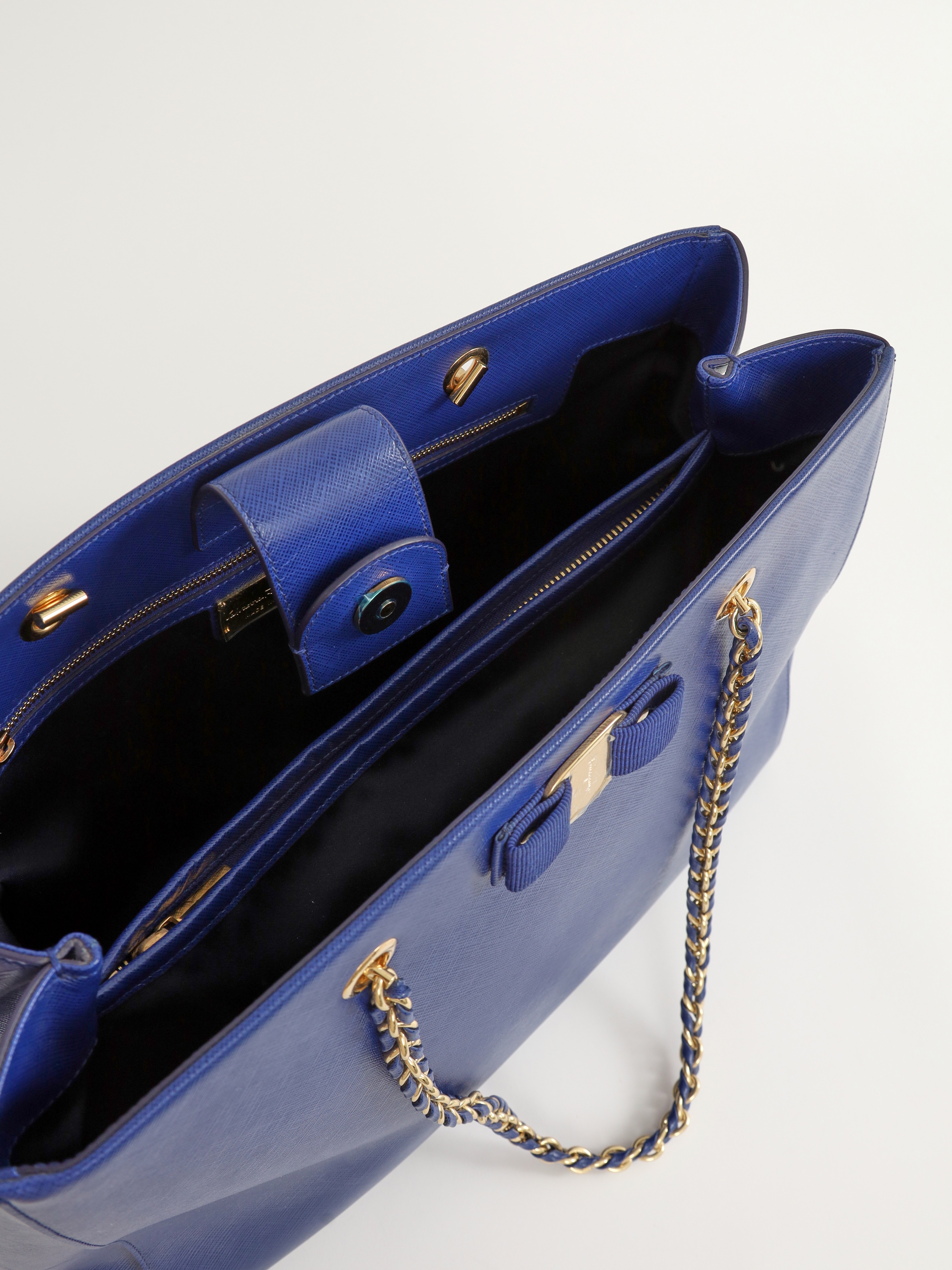 Salvatore Ferragamo Leather Bag 9