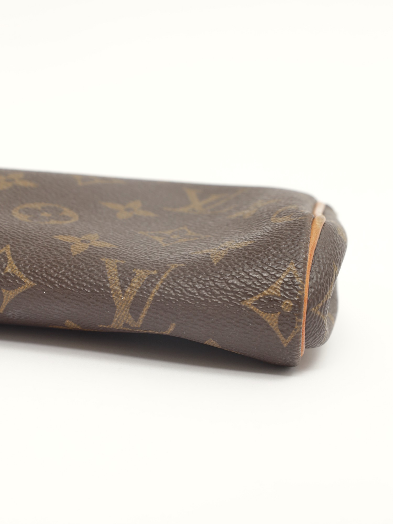 Louis Vuitton Eva 9