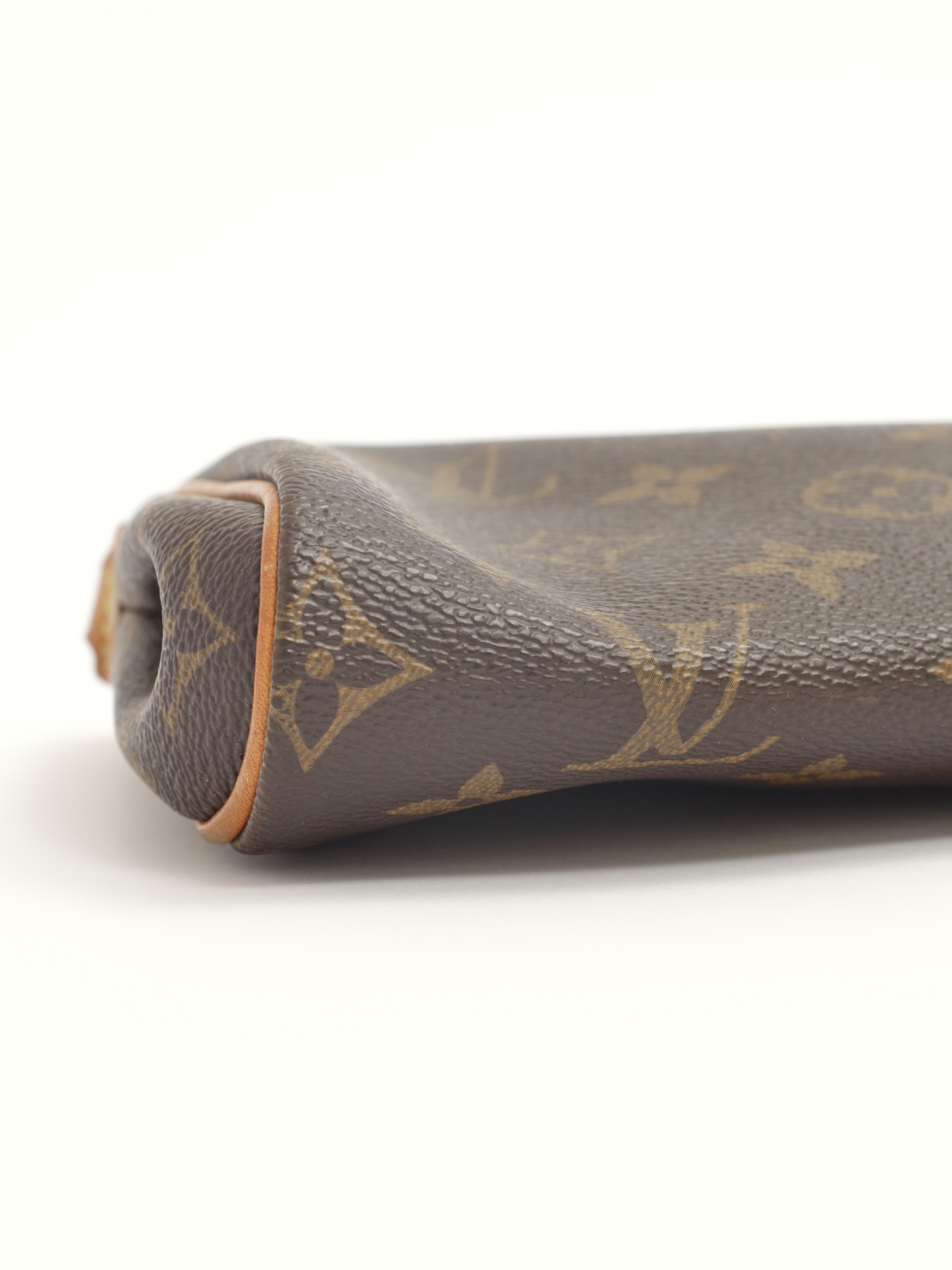 Louis Vuitton Eva 8