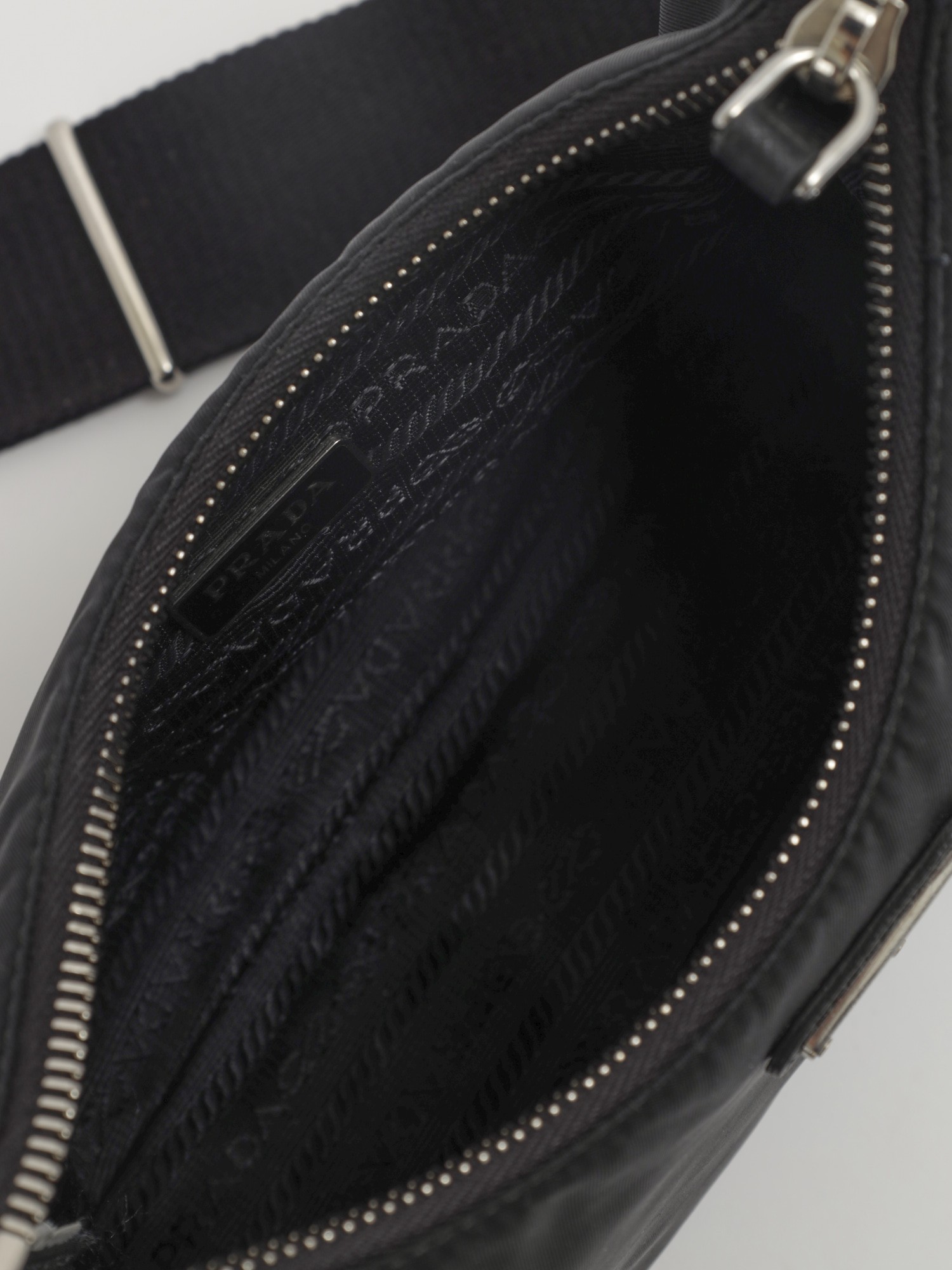 Prada Re-Edition 2005 10