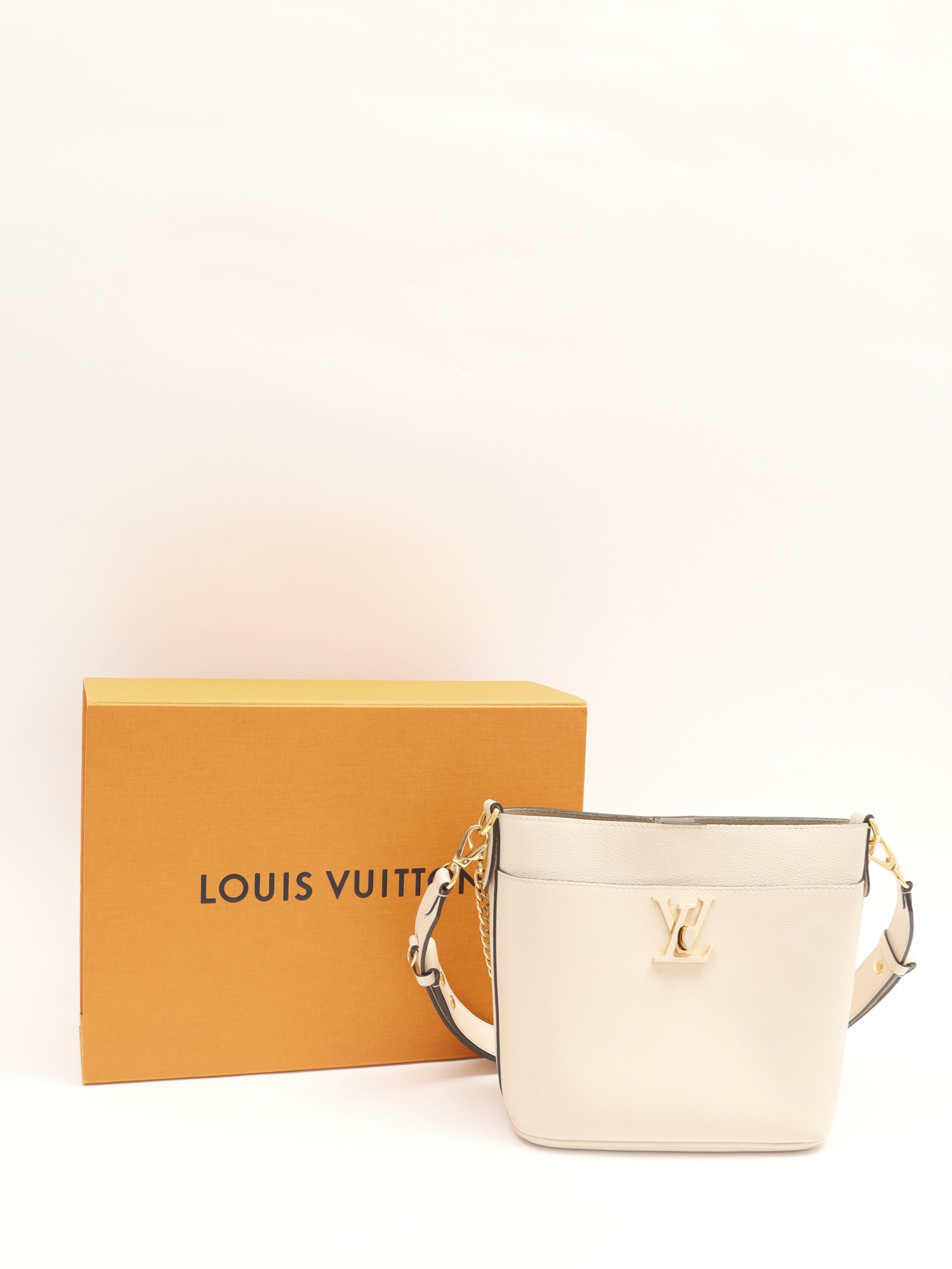 Louis Vuitton Lock And Walk 11