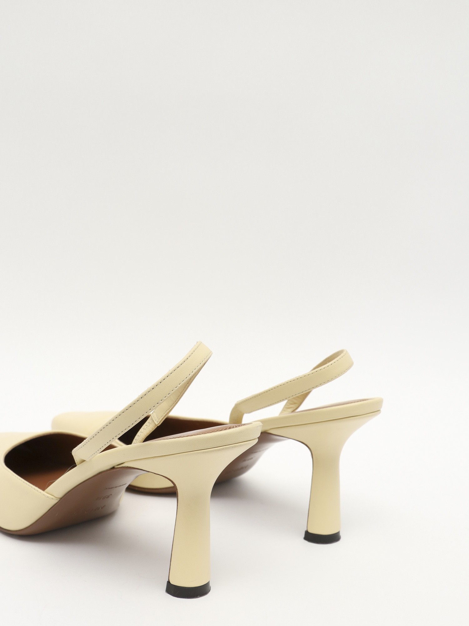 Neous Shoes 39.5 8
