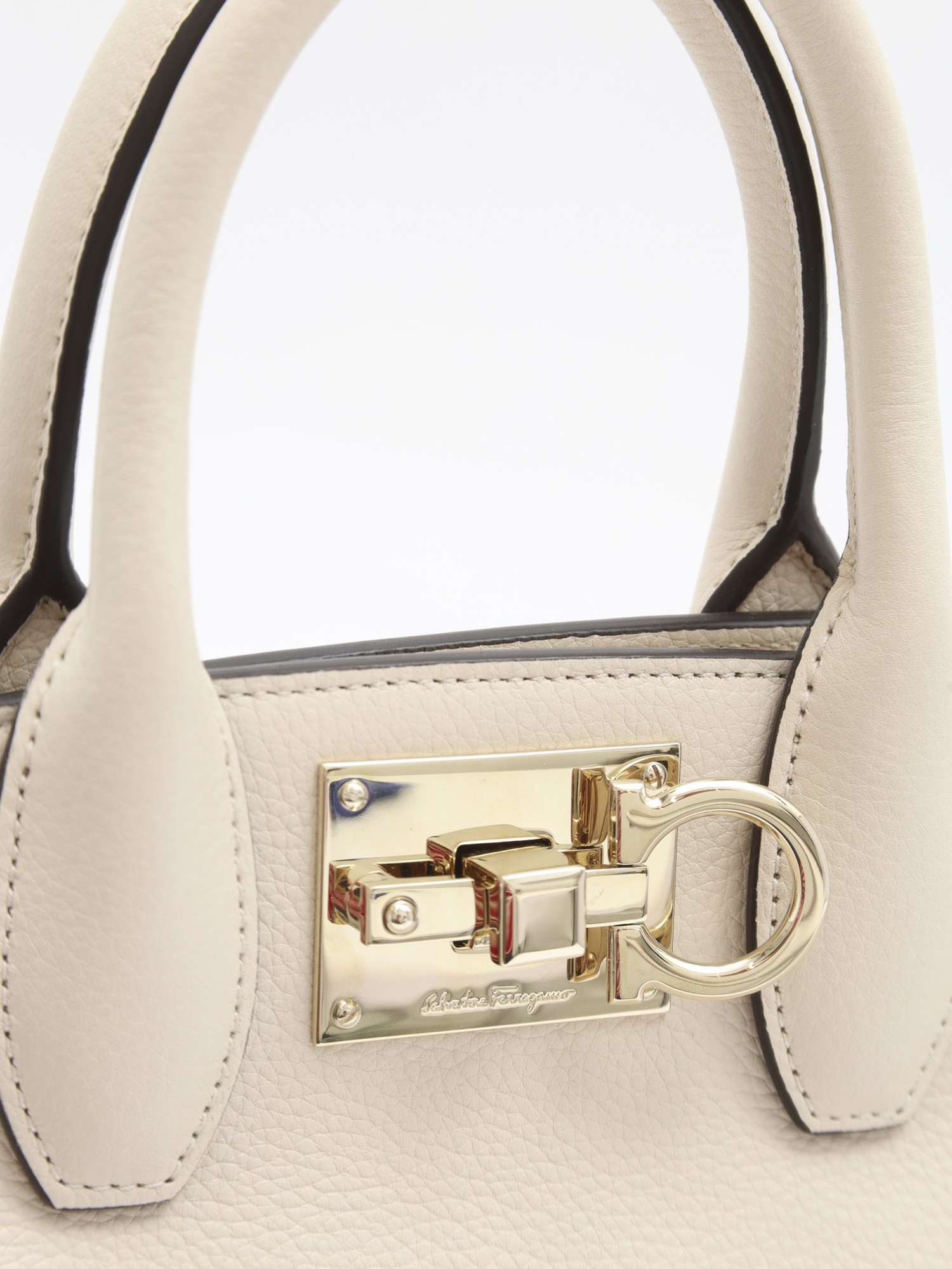 Salvatore Ferragamo Leather Bag 6