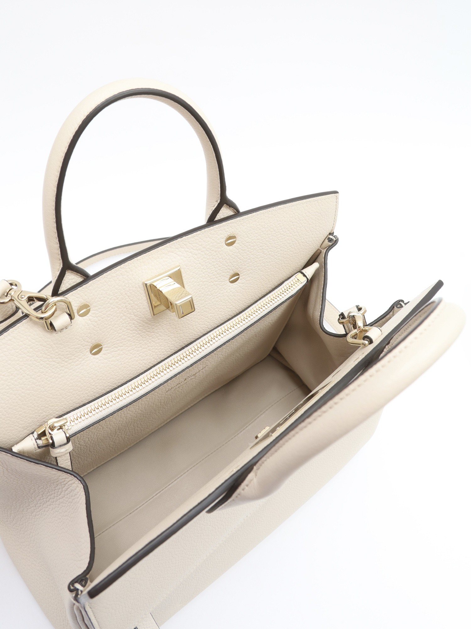 Salvatore Ferragamo Leather Bag 9