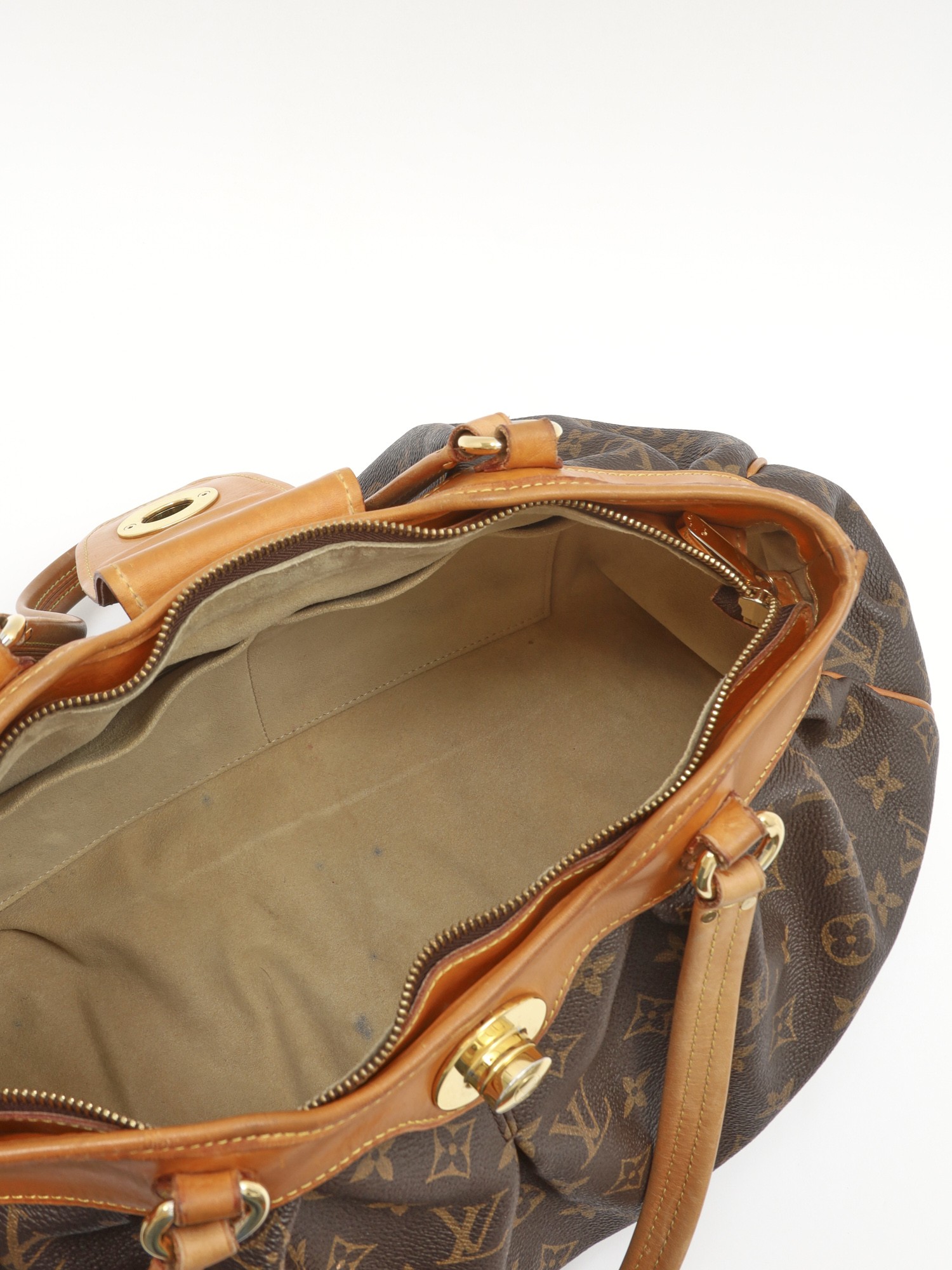 Louis Vuitton Boetie 10