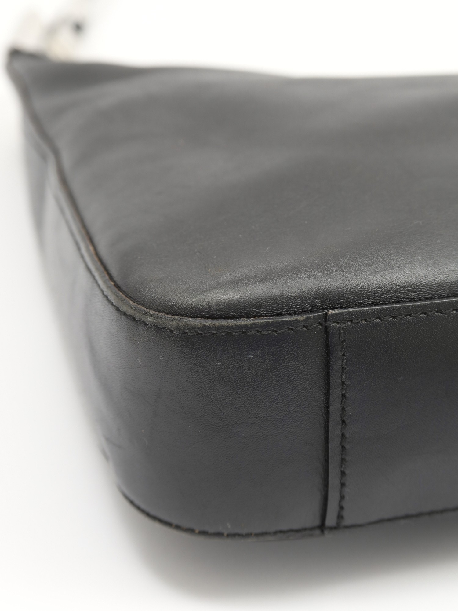 Gucci Leather Bag 9