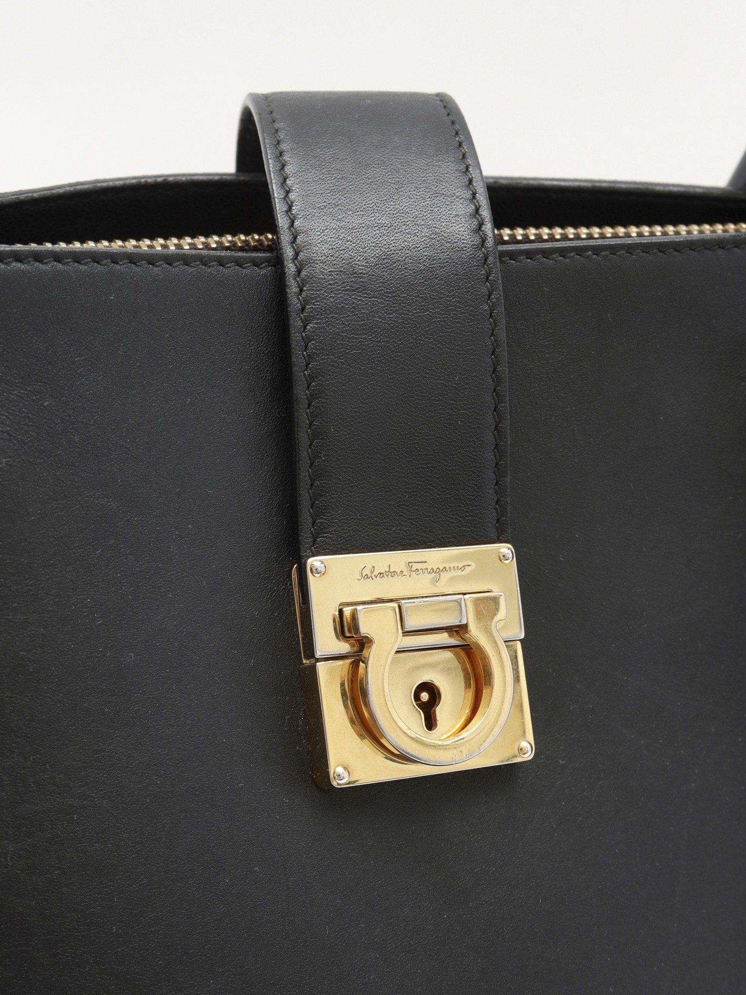 Salvatore Ferragamo Leather Bag  4