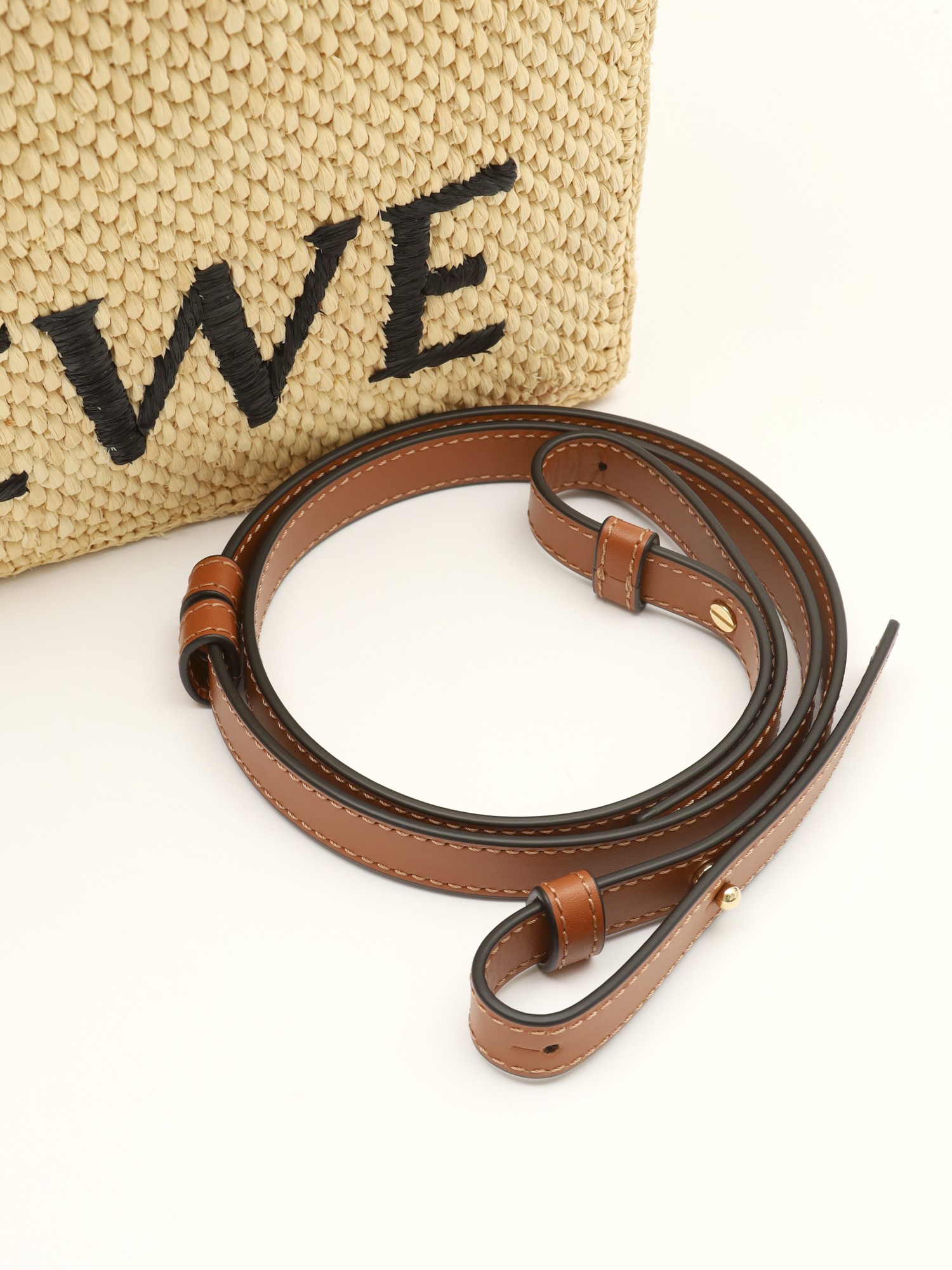 Loewe Font 4