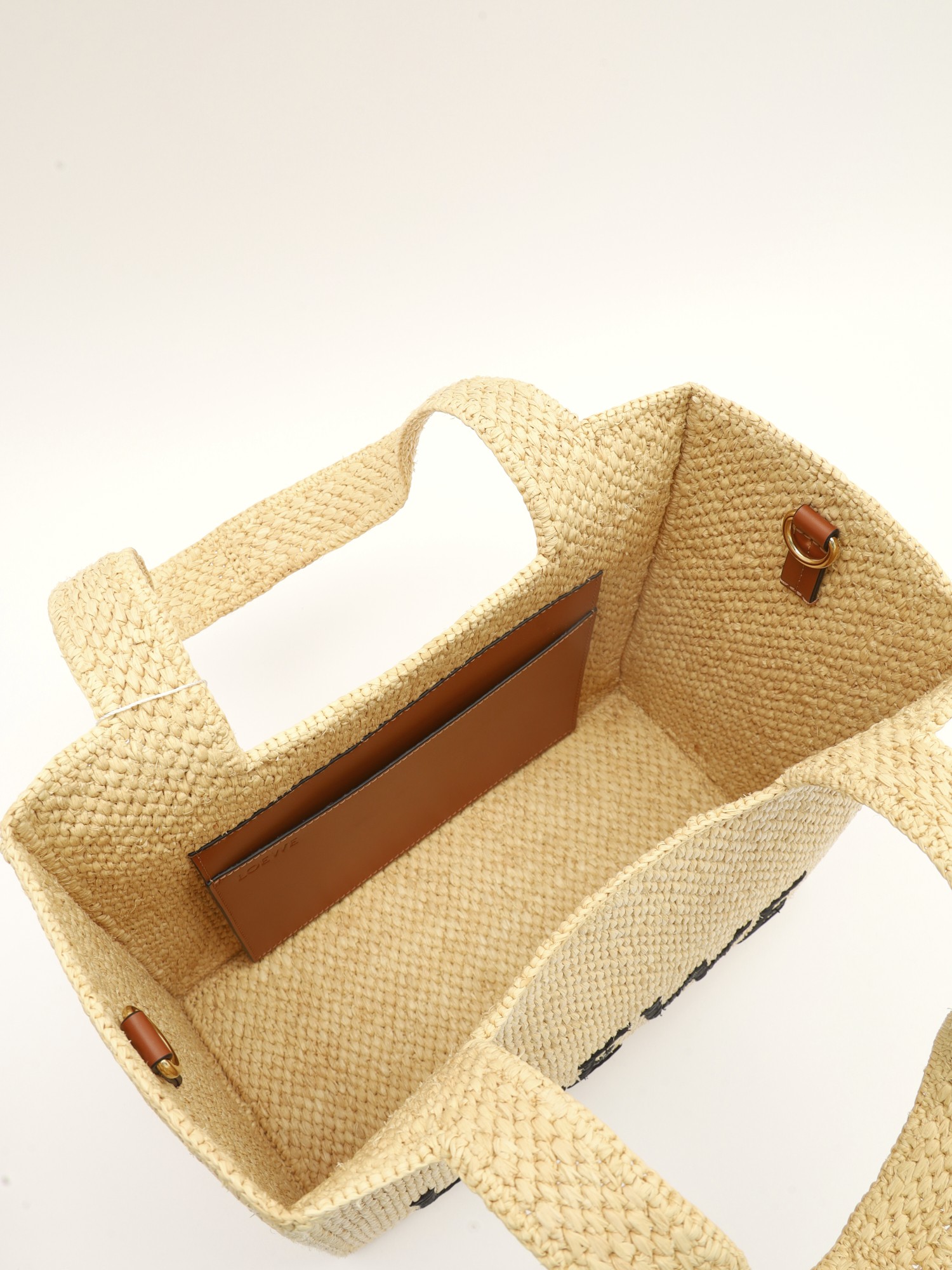 Loewe Font 8