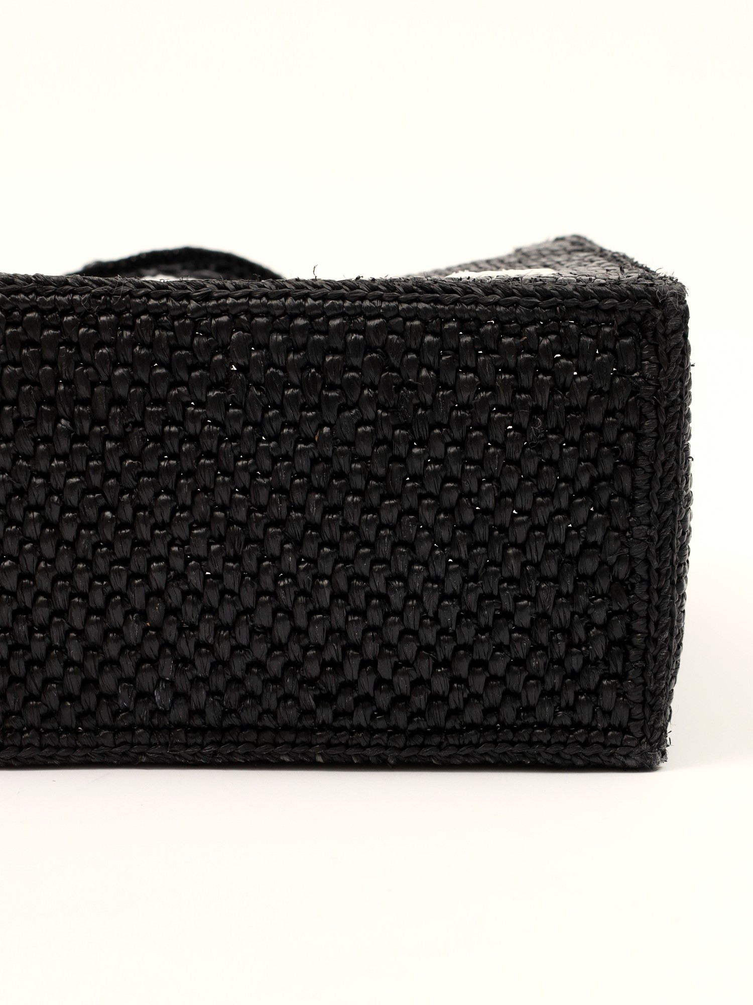 Loewe Font 8