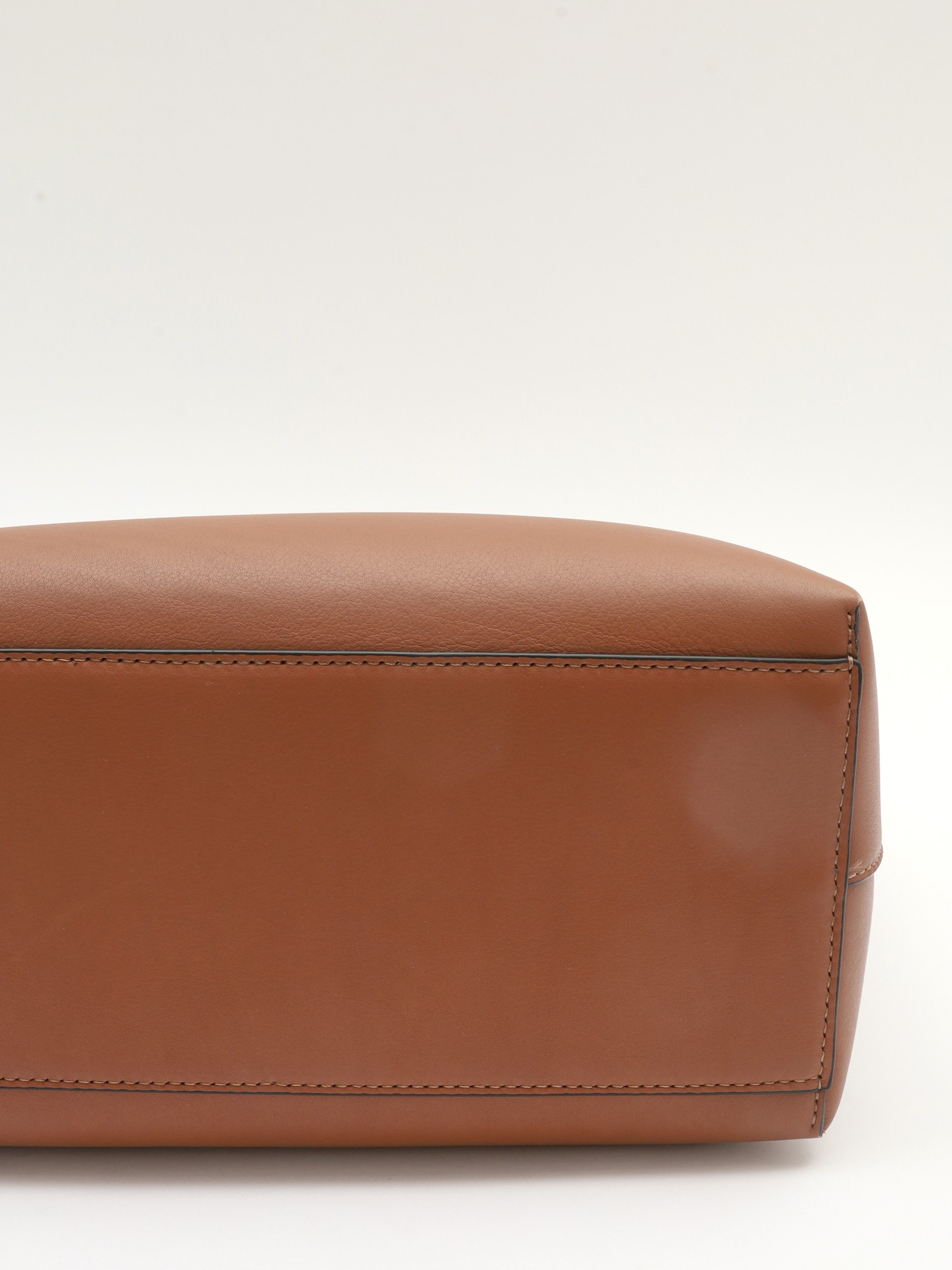 Loewe Anagram 5