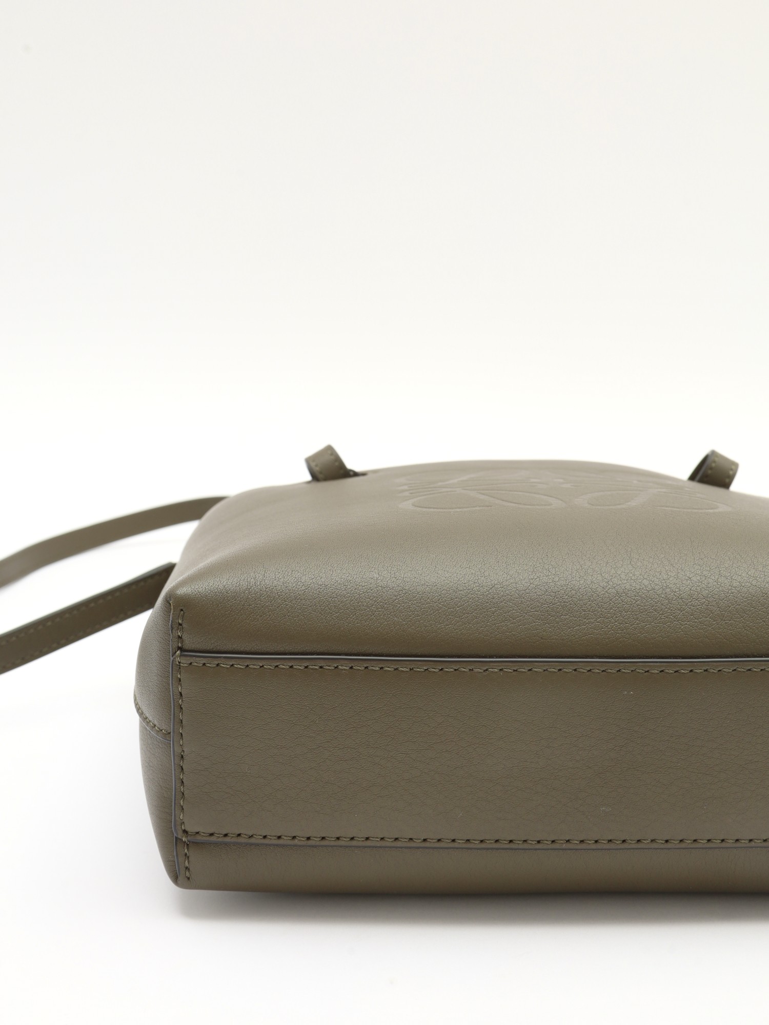 Loewe Anagram 7