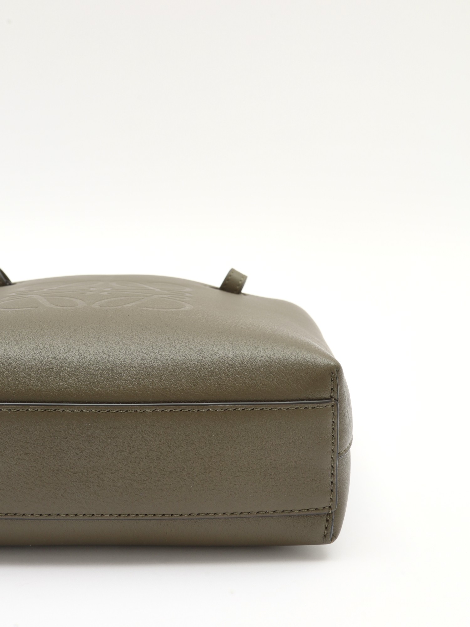 Loewe Anagram 5